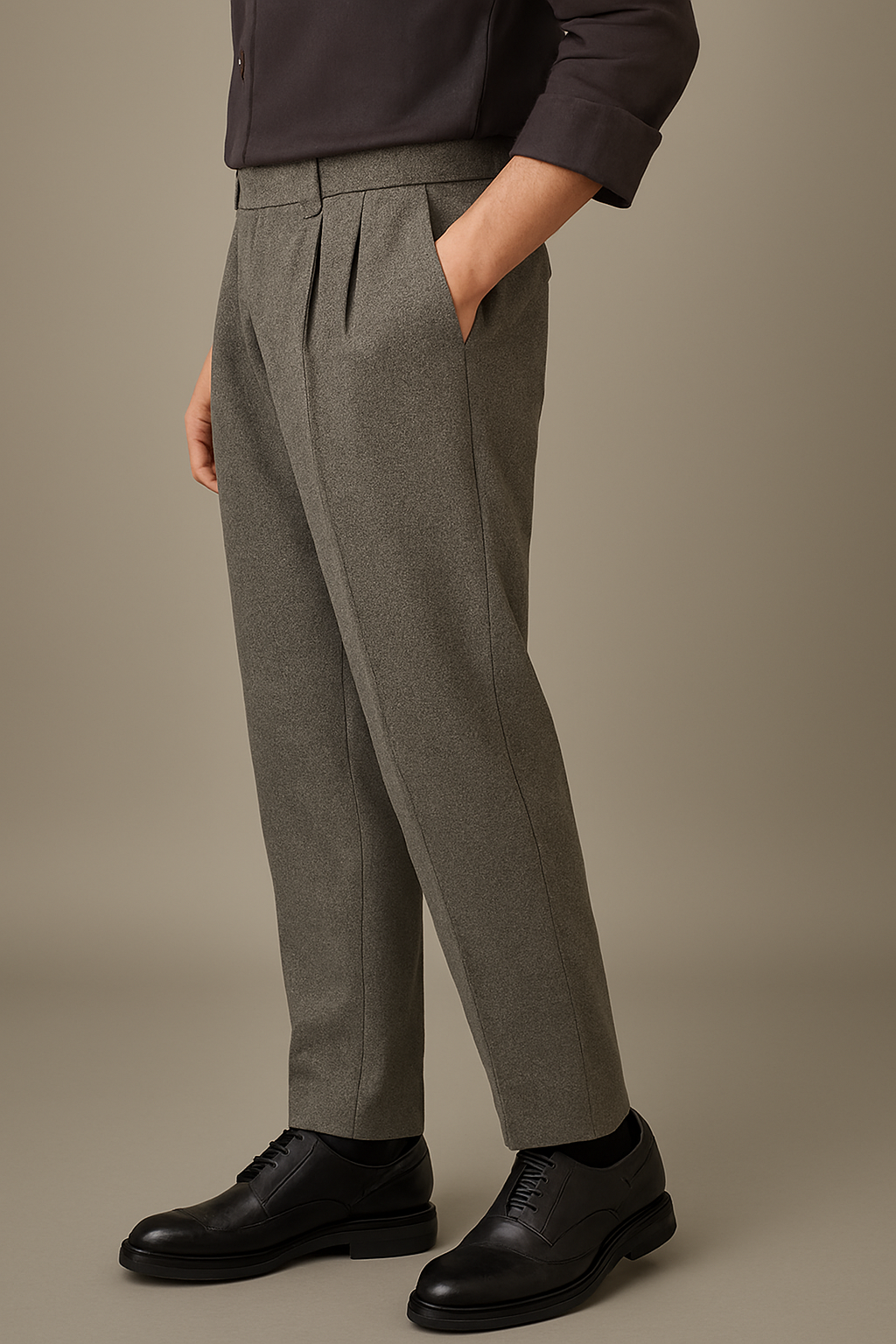 Classic Grey Tailored Trousers – Mid-Rise Elegance with Pleated Front